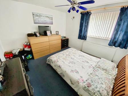 3 bedroom Semi-detached house for sale in Stour Court, Grantham, NG31