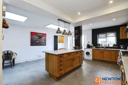 4 bedroom Terraced House for sale in Barrowby Road, Grantham, NG31