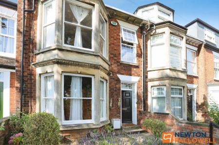 4 bedroom Terraced House for sale in Barrowby Road, Grantham, NG31
