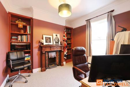 4 bedroom Terraced House for sale in Barrowby Road, Grantham, NG31