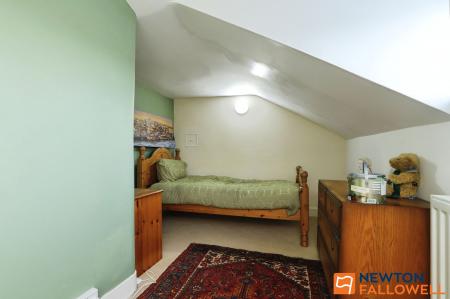 4 bedroom Terraced House for sale in Barrowby Road, Grantham, NG31