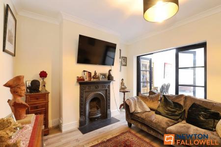 4 bedroom Terraced House for sale in Barrowby Road, Grantham, NG31