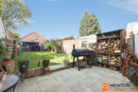 4 bedroom Terraced House for sale in Barrowby Road, Grantham, NG31