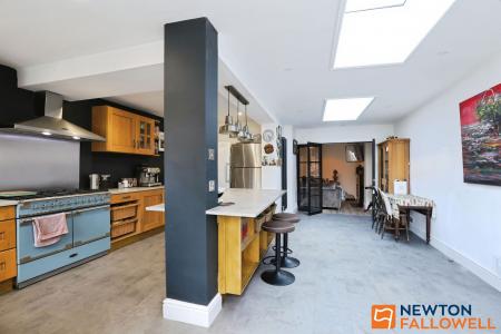 4 bedroom Terraced House for sale in Barrowby Road, Grantham, NG31