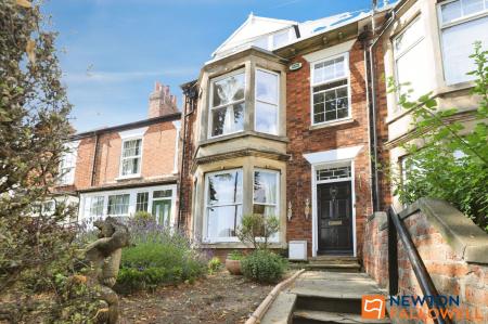 4 bedroom Terraced House for sale in Barrowby Road, Grantham, NG31