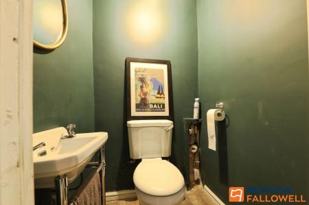 4 bedroom Terraced House for sale in Barrowby Road, Grantham, NG31