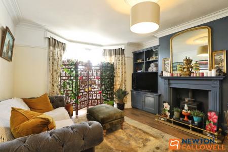 4 bedroom Terraced House for sale in Barrowby Road, Grantham, NG31