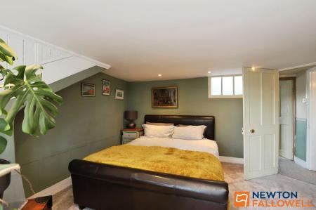 4 bedroom Terraced House for sale in Barrowby Road, Grantham, NG31
