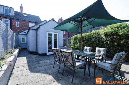 3 bedroom Terraced House for sale in South Parade, Grantham, NG31