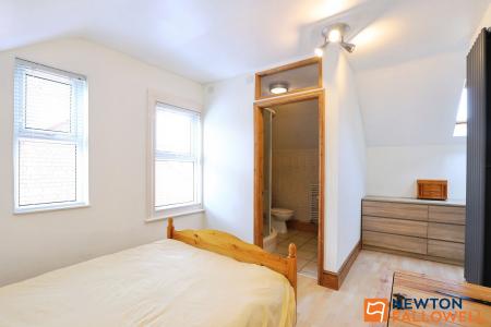 3 bedroom Terraced House for sale in South Parade, Grantham, NG31