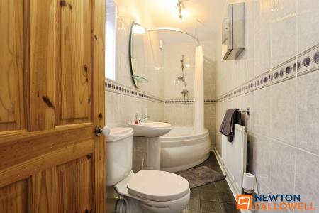 3 bedroom End of terrace house for sale in South Parade, Grantham, NG31