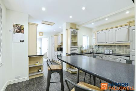 3 bedroom End of terrace house for sale in South Parade, Grantham, NG31