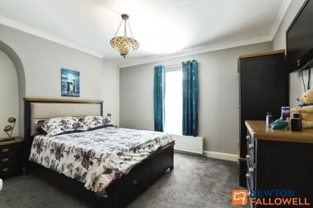 3 bedroom End of terrace house for sale in South Parade, Grantham, NG31