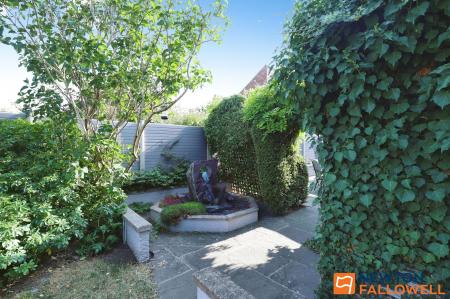 3 bedroom End of terrace house for sale in South Parade, Grantham, NG31