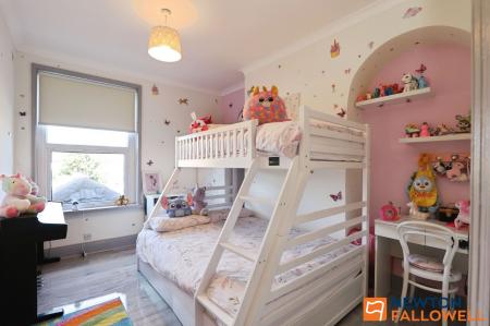 3 bedroom End of terrace house for sale in South Parade, Grantham, NG31