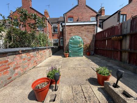 2 bedroom Terraced House for sale in Bridge End Road, Grantham, NG31