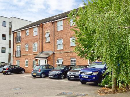 2 bedroom Apartment for sale in Hathersage Close, Grantham, NG31