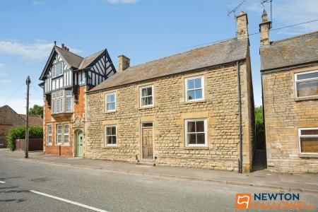 4 bedroom Detached house for sale in Ermine Street, Ancaster, NG32