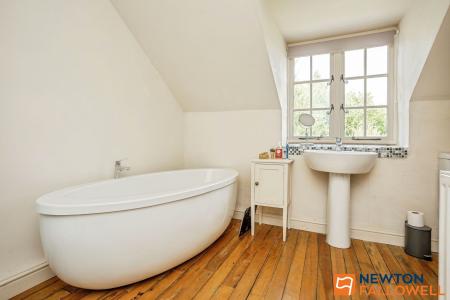 4 bedroom Detached house for sale in Ermine Street, Ancaster, NG32