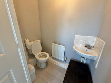 4 bedroom Semi-detached house for sale in Warmington Avenue, Grantham, NG31