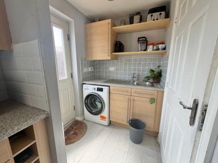 4 bedroom Semi-detached house for sale in Warmington Avenue, Grantham, NG31