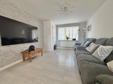4 bedroom Semi-detached house for sale in Warmington Avenue, Grantham, NG31
