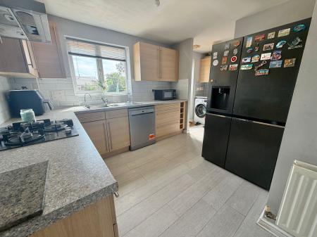 4 bedroom Semi-detached house for sale in Warmington Avenue, Grantham, NG31