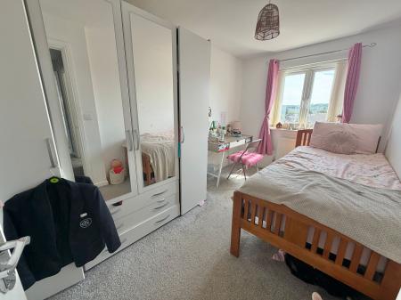 4 bedroom Semi-detached house for sale in Warmington Avenue, Grantham, NG31