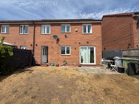 4 bedroom Semi-detached house for sale in Warmington Avenue, Grantham, NG31