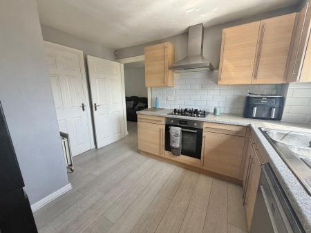 4 bedroom Semi-detached house for sale in Warmington Avenue, Grantham, NG31