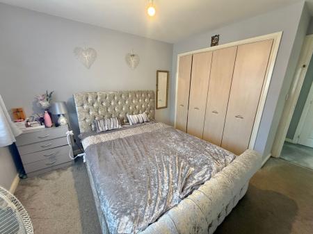 4 bedroom Semi-detached house for sale in Warmington Avenue, Grantham, NG31