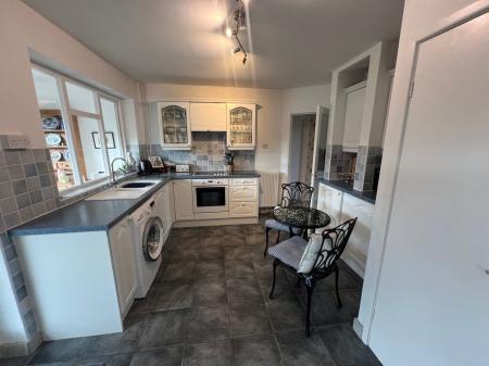 2 bedroom Detached bungalow to let in Highcliffe Road, Grantham, NG31