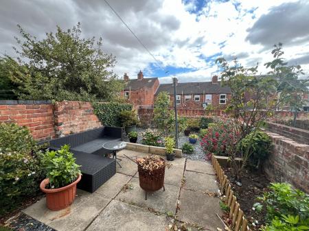 3 bedroom Terraced House for sale in St. Annes Street, Grantham, NG31