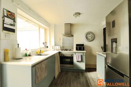 3 bedroom Semi-detached house for sale in Valley Road, Grantham, NG31