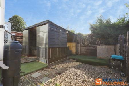 3 bedroom Semi-detached house for sale in Valley Road, Grantham, NG31
