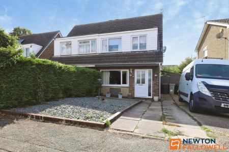 3 bedroom Semi-detached house for sale in Valley Road, Grantham, NG31