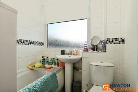 3 bedroom Semi-detached house for sale in Valley Road, Grantham, NG31
