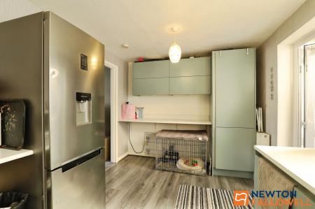 3 bedroom Semi-detached house for sale in Valley Road, Grantham, NG31