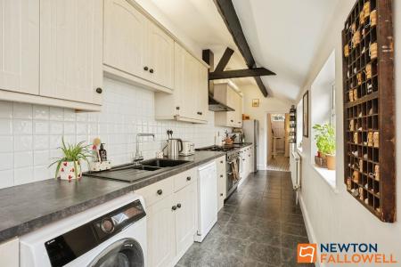 4 bedroom Terraced House for sale in Barrowby Road, Grantham, NG31