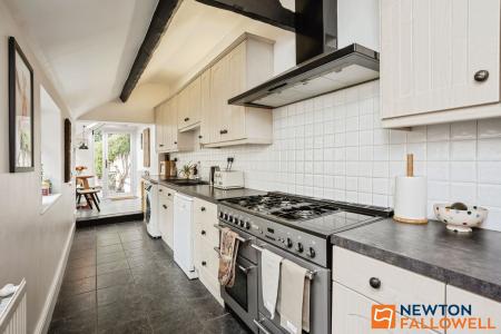 4 bedroom Terraced House for sale in Barrowby Road, Grantham, NG31
