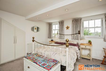 4 bedroom Terraced House for sale in Barrowby Road, Grantham, NG31