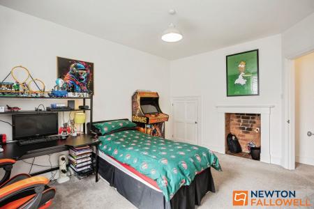 4 bedroom Terraced House for sale in Barrowby Road, Grantham, NG31