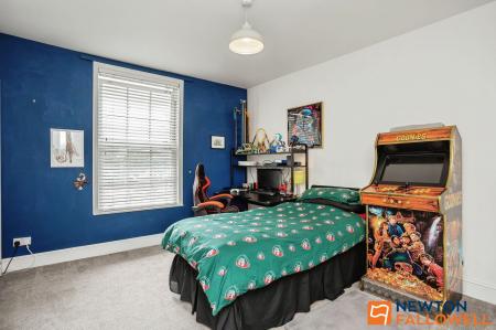 4 bedroom Terraced House for sale in Barrowby Road, Grantham, NG31