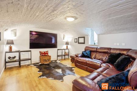4 bedroom Terraced House for sale in Barrowby Road, Grantham, NG31