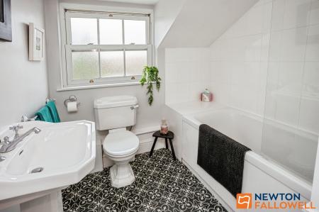 4 bedroom Terraced House for sale in Barrowby Road, Grantham, NG31