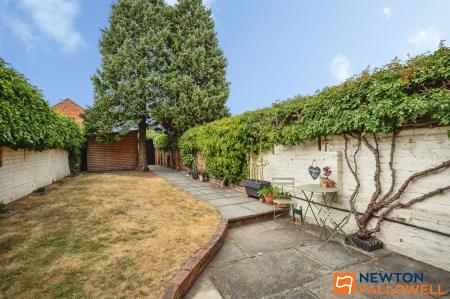 4 bedroom Terraced House for sale in Barrowby Road, Grantham, NG31