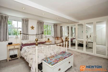 4 bedroom Terraced House for sale in Barrowby Road, Grantham, NG31