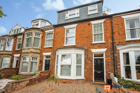 4 bedroom Terraced House for sale in Barrowby Road, Grantham, NG31