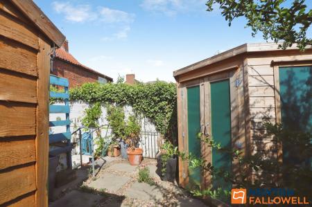 5 bedroom Terraced House for sale in North Parade, Grantham, NG31