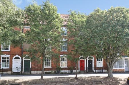 5 bedroom Terraced House for sale in North Parade, Grantham, NG31